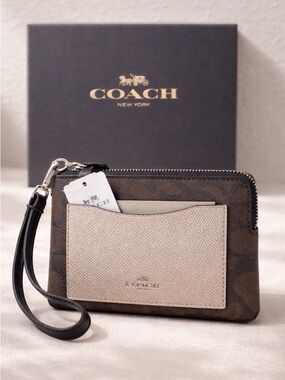 Coach Boxed Corner Zip Wristlet Brown Black Metallic Platinum NIB / NWT